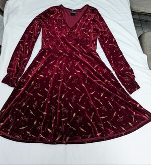 Harry Potter Hot Topic Burgundy and Gold Velvet Long Sleeve Dress Medium
